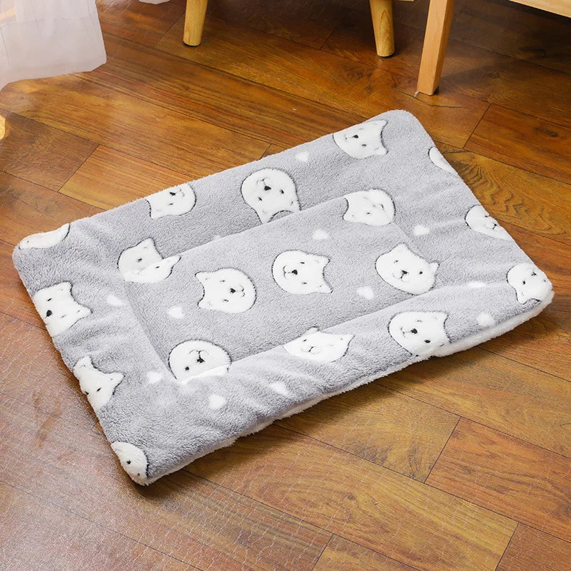Plush & Warm Flannel Pet Blanket for Cats & Small Dogs