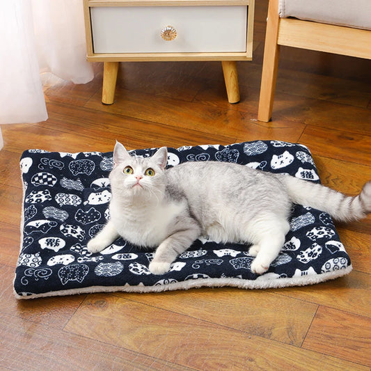 Plush & Warm Flannel Pet Blanket for Cats & Small Dogs