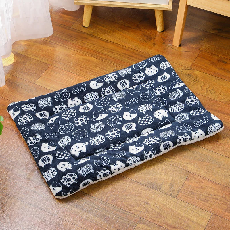 Plush & Warm Flannel Pet Blanket for Cats & Small Dogs