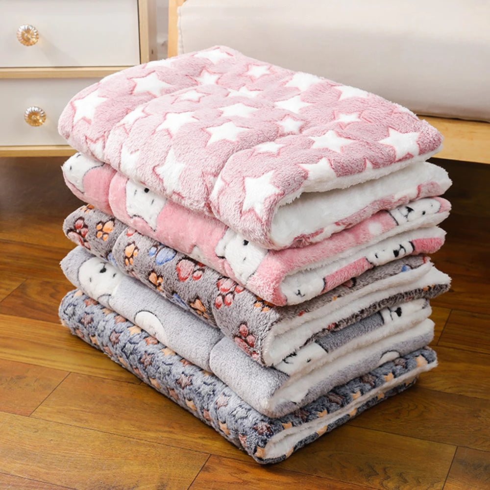 Plush & Warm Flannel Pet Blanket for Cats & Small Dogs