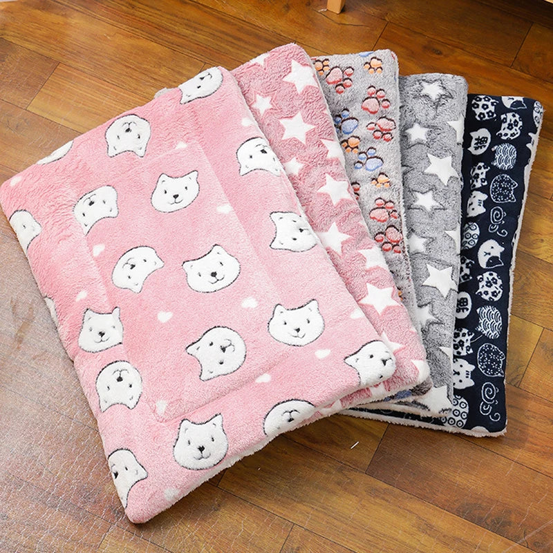 Plush & Warm Flannel Pet Blanket for Cats & Small Dogs