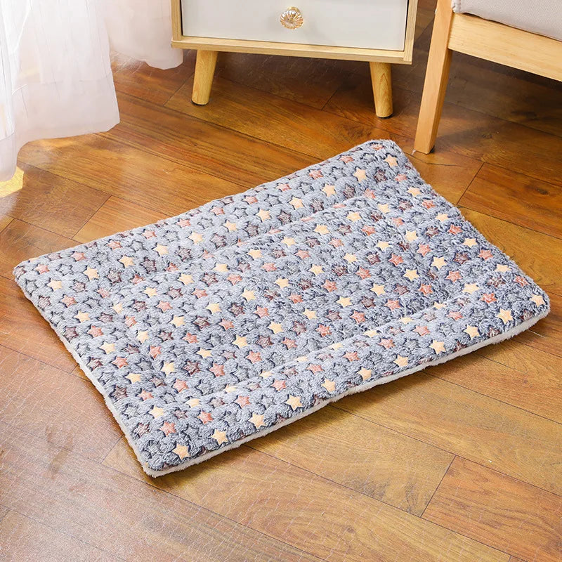 Plush & Warm Flannel Pet Blanket for Cats & Small Dogs