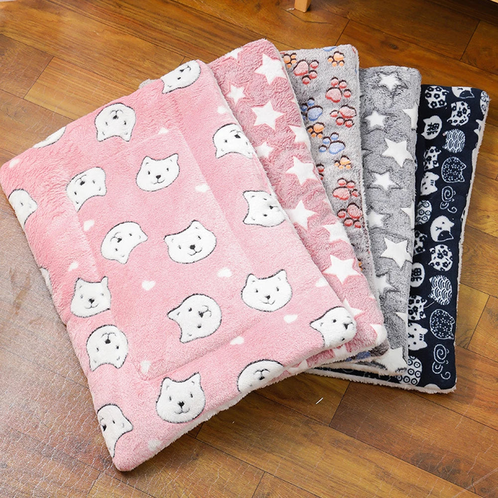 Plush & Warm Flannel Pet Blanket for Cats & Small Dogs