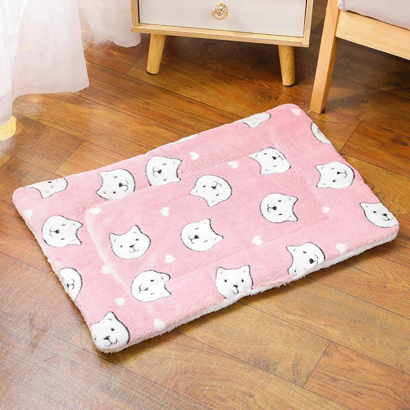 Plush & Warm Flannel Pet Blanket for Cats & Small Dogs